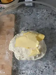 Make Little watermelon bread step 4