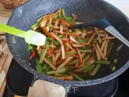 Make Celery fried dry step 8