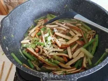 Make Celery fried dry step 9