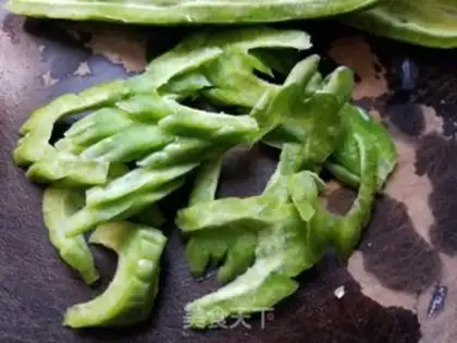 Make Chicken-legged, bitter melon step 1