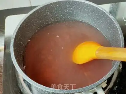 Make The pearls, the tea, the strawberries step 0