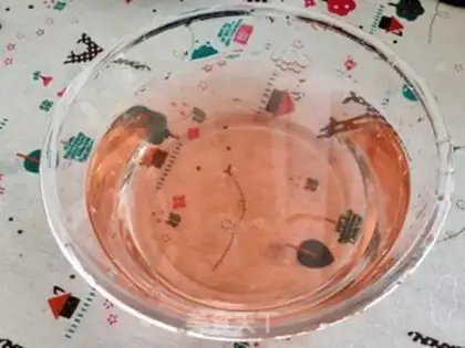 Make The pearls, the tea, the strawberries step 1