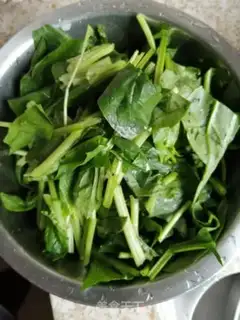 Make Sugary spinach step 1