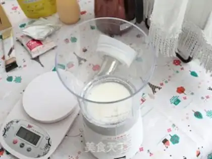 Make The pearls, the tea, the strawberries step 3