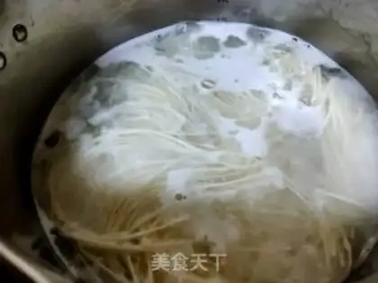 Make Shrimp noodles step 1