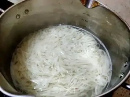 Make Shrimp noodles step 2