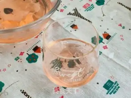 Make The pearls, the tea, the strawberries step 7