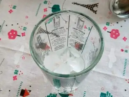 Make The pearls, the tea, the strawberries step 8