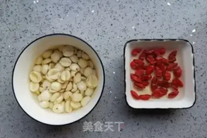 Make Lotus melon soup step 1
