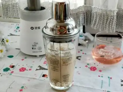 Make The pearls, the tea, the strawberries step 10