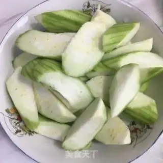 Make Soup with tofu shrimp and melon step 1