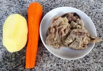 Make Cow-weed potato carrot noodles step 2