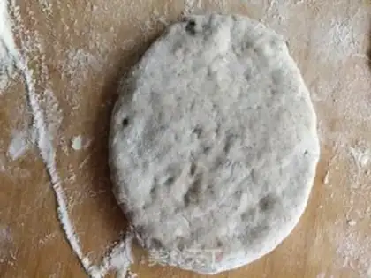 Make All-shell red bean rolls step 9
