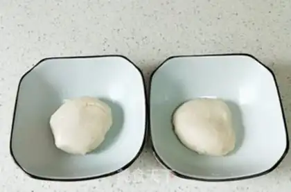 Make Double-coloured souffle step 4