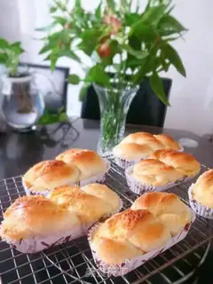 Make Coconut-muted tumble bread step 13