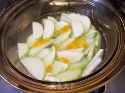 Make Salted egg bouquet soup step 4