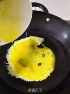 Make Tomato fried eggs step 1