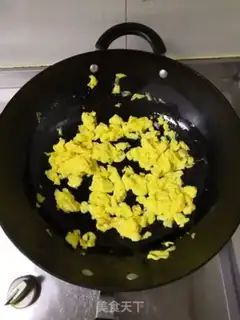 Make Tomato fried eggs step 3