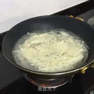 Make A fan of golden mushrooms and soybeans step 3