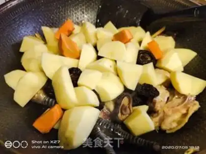 Make Potato mushroom chicken step 4