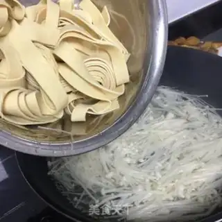 Make A fan of golden mushrooms and soybeans step 4