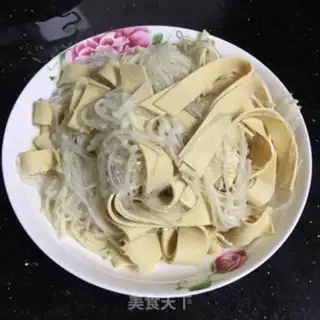 Make A fan of golden mushrooms and soybeans step 5