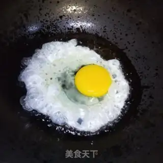 Make Egg melon noodles step 3