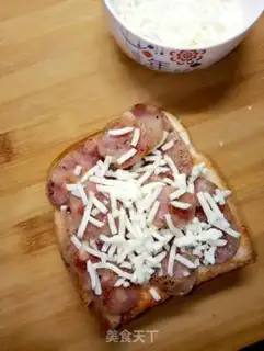 Make Toast sausage pizza step 3
