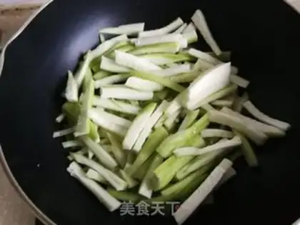 Make Smelt, rice noodles step 1