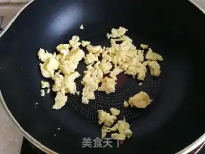 Make Scrambled eggs step 2