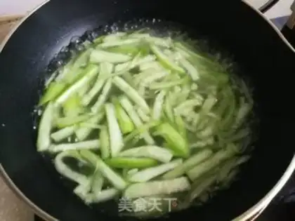 Make Smelt, rice noodles step 2
