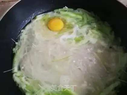 Make Smelt, rice noodles step 3