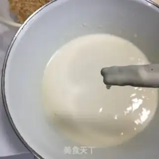 Make An onion egg shrimp cake step 1