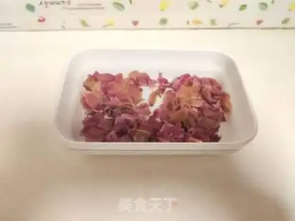 Make Rosecake roll step 13