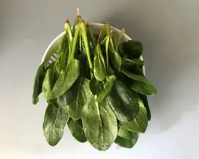 Make Spicy spinach step 1