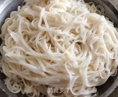 Make ♪ ♪ The blue sausages and the eggnog noodles ♪ step 3