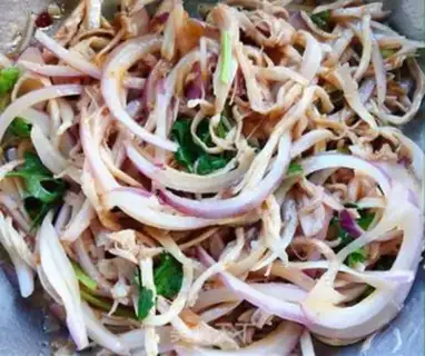 Make Spicy chicken silk noodles step 7