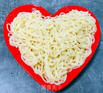 Make Spicy chicken silk noodles step 9