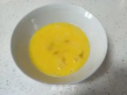 Make Tomato fried eggs step 1