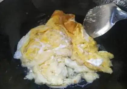 Make Tomato fried eggs step 3