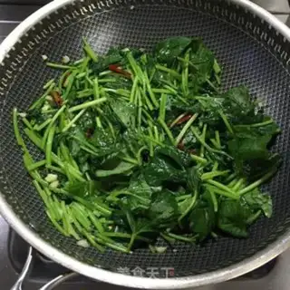 Make Spicy red potato leaves step 1