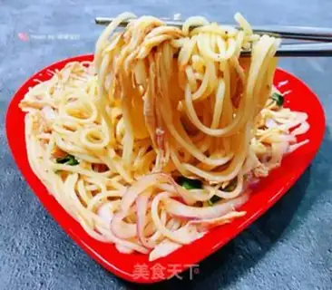 Make Spicy chicken silk noodles step 13