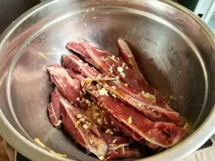 Make Roasted pork fan bones step 1