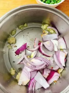 Make A seafood pan step 1