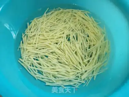 Make Spicy potatoes step 1