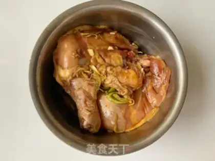 Make Roasted chicken leg with a piece of meat step 1