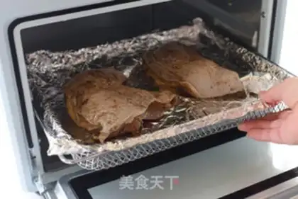 Make Roasted chicken leg with a piece of meat step 2