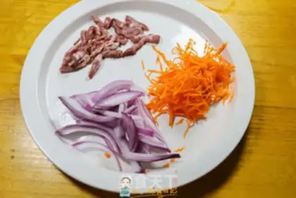Make Onion carrots, beef silk step 0