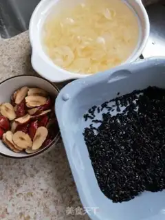 Make Black rice and silver-eared palms step 0