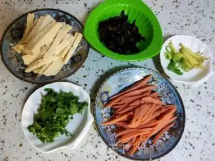 Make Spicy soup step 1